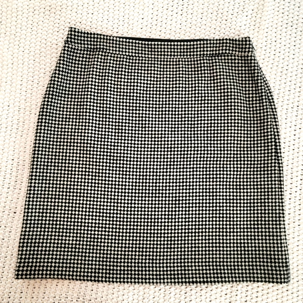 Talbots Black & White Houndstooth Skirt, size 16 misses